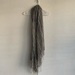 Houndstooth scarf